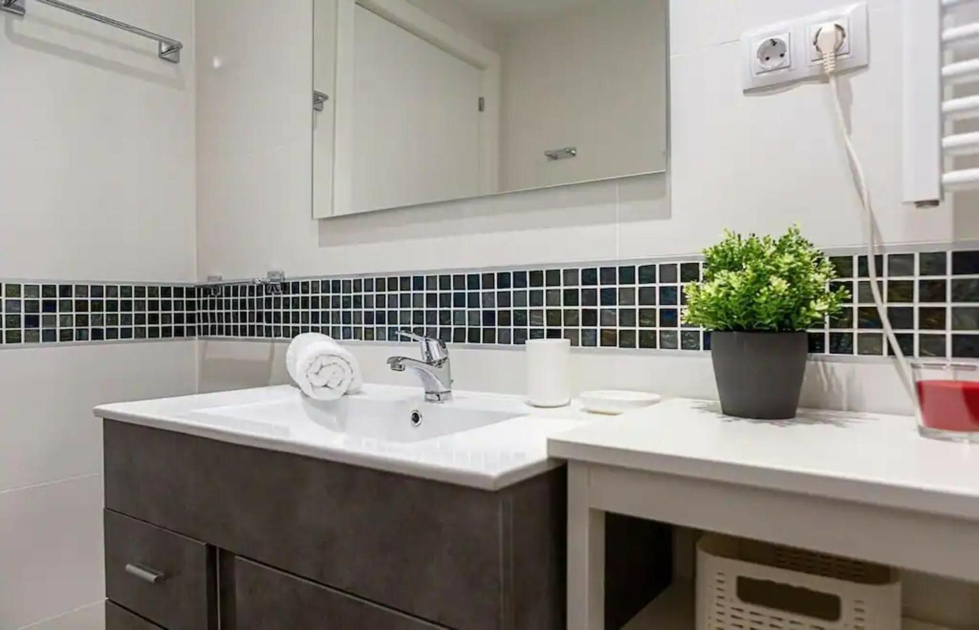 2Bedroom Duplex In Hortaleza Near Metro Madrid Exteriör bild